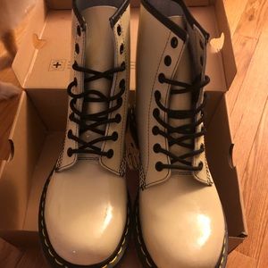 Dr. Martens Patent Lamper Boots in White